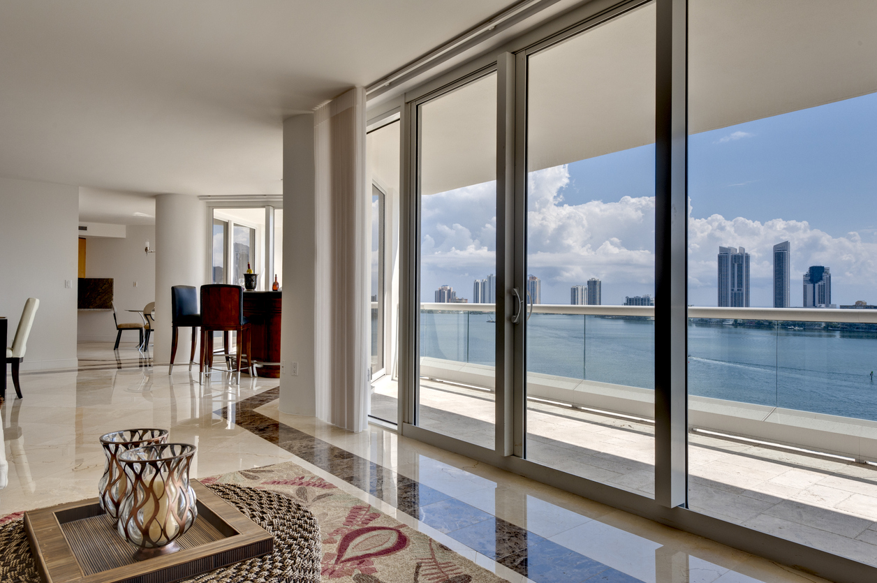 Modern Apartment overlooking the Bay in Miami.